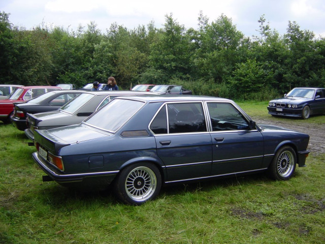 BMW 5-series E12 фото