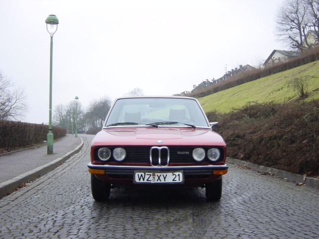 BMW 5-series E12 фото