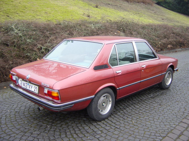 BMW 5-series E12 фото