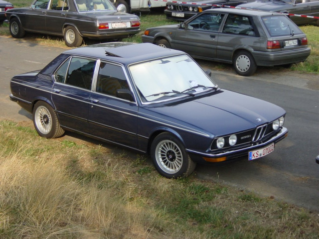 BMW 5-series E12 фото