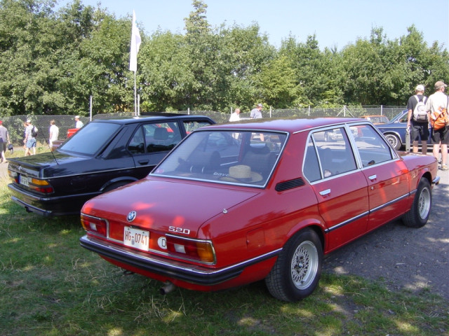 BMW 5-series E12 фото