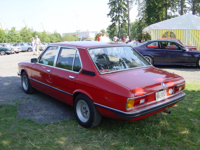 BMW 5-series E12 фото