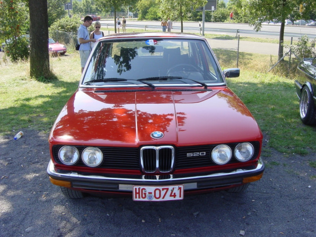 BMW 5-series E12 фото