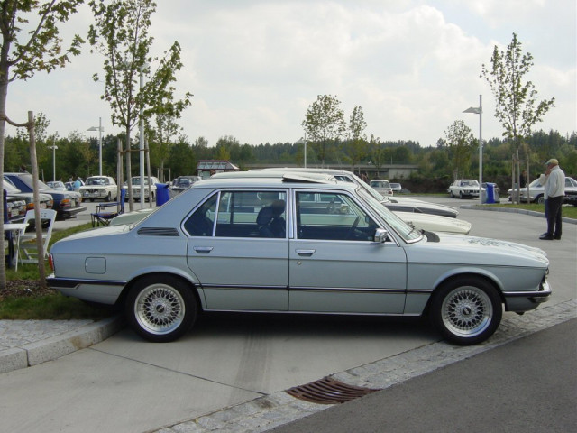 BMW 5-series E12 фото