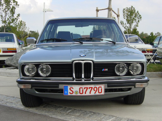 BMW 5-series E12 фото