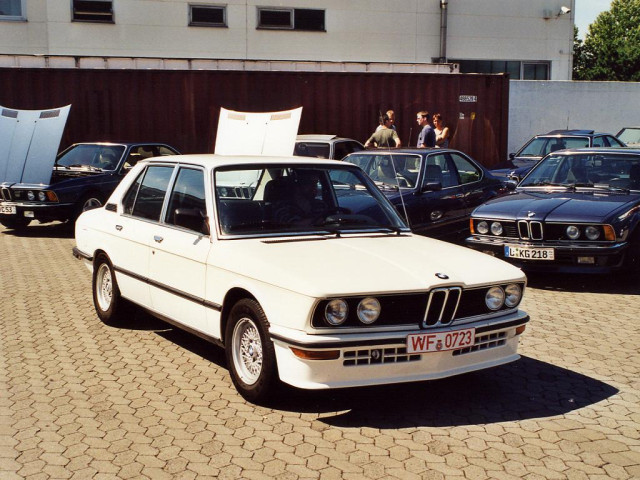 BMW 5-series E12 фото