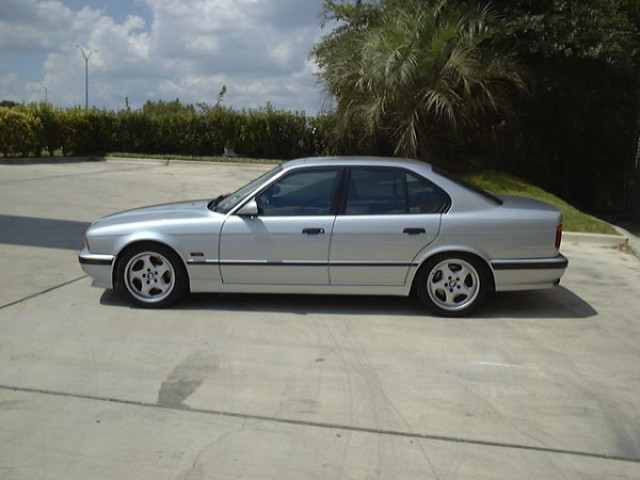 BMW 5-series E34 фото