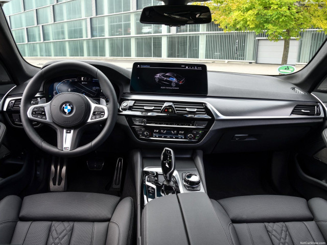 BMW 5-series G30 фото