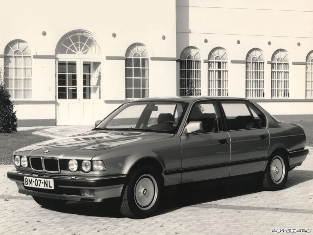 BMW 7-series E32 фото