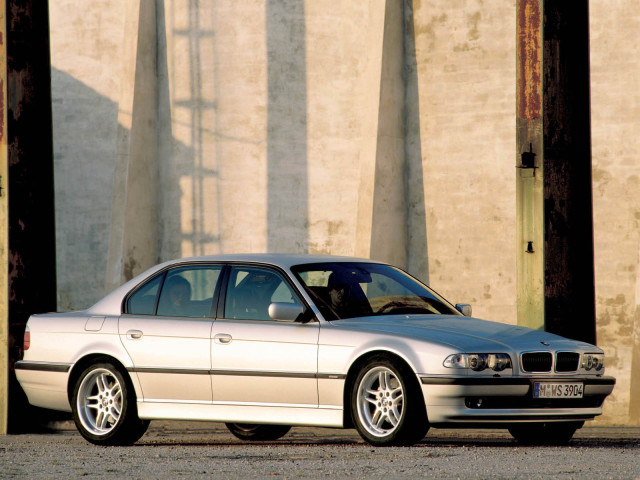 BMW 7-series E38 фото