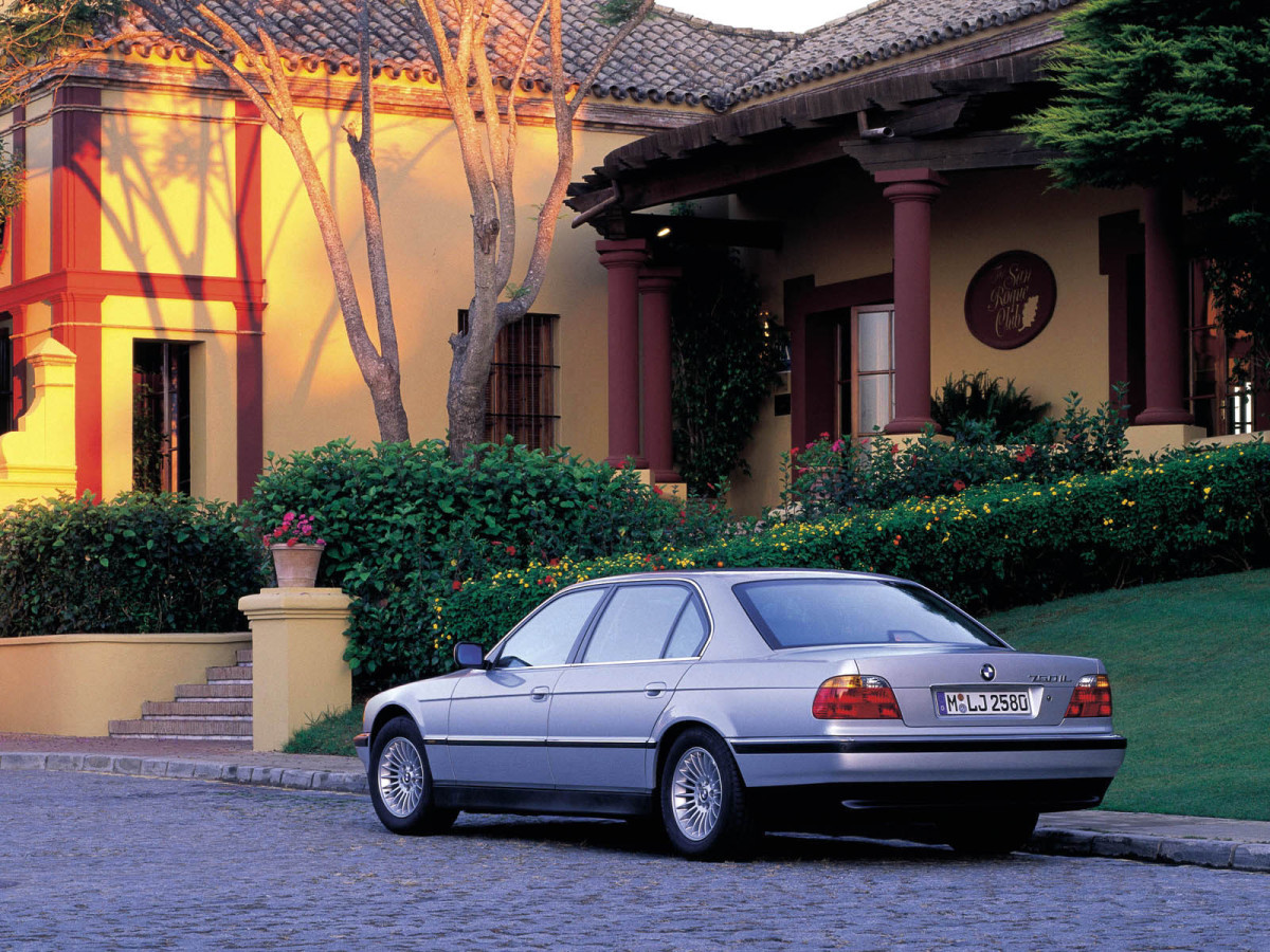 BMW 7-series E38 фото 10127