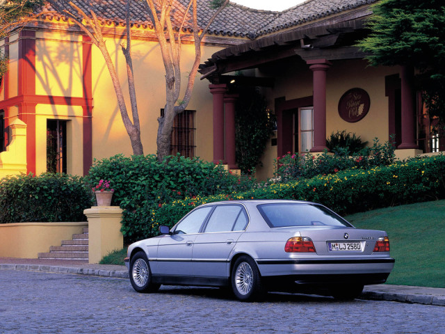 BMW 7-series E38 фото