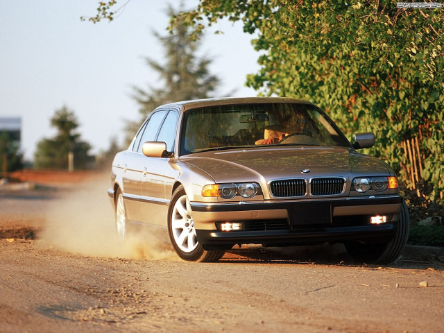 BMW 7-series E38 фото