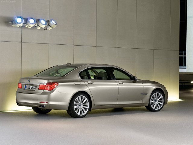 BMW 7-series F01 F02 фото