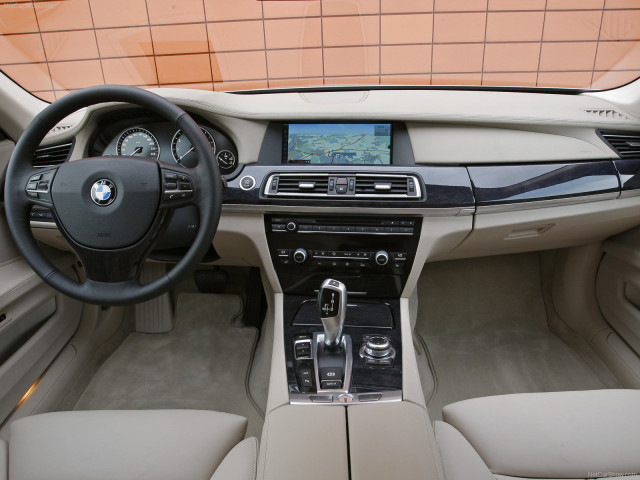 BMW 7-series F01 F02 фото