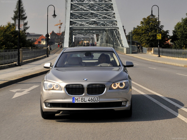 BMW 7-series F01 F02 фото