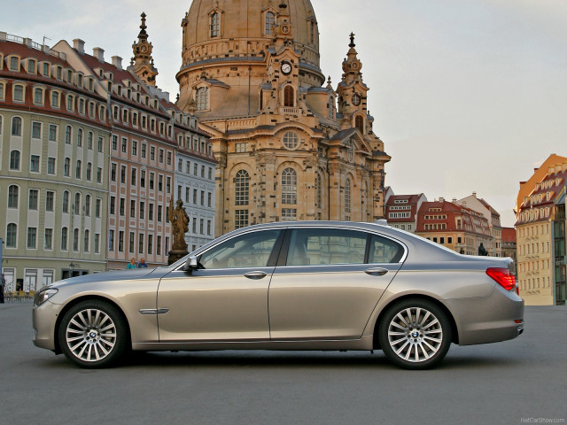 BMW 7-series F01 F02 фото