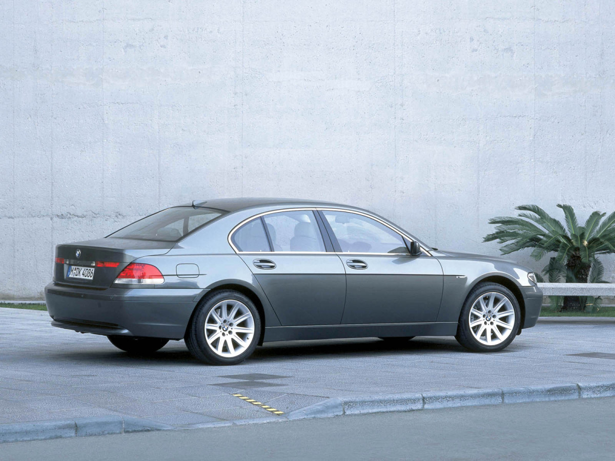 BMW 7-series фото 10096