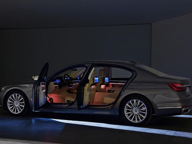 BMW 7-series фото