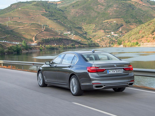 BMW 7-series фото