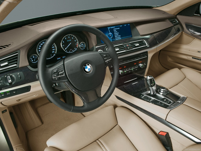 BMW 7-series фото