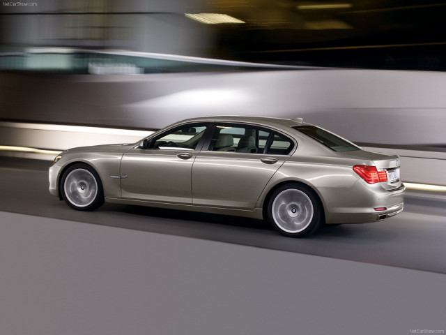 BMW 7-series фото