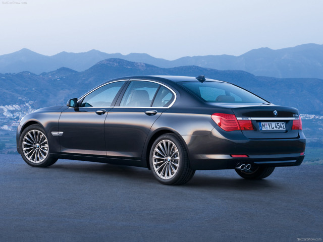 BMW 7-series фото