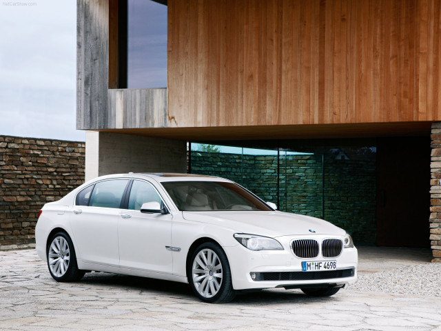 BMW 7-series фото