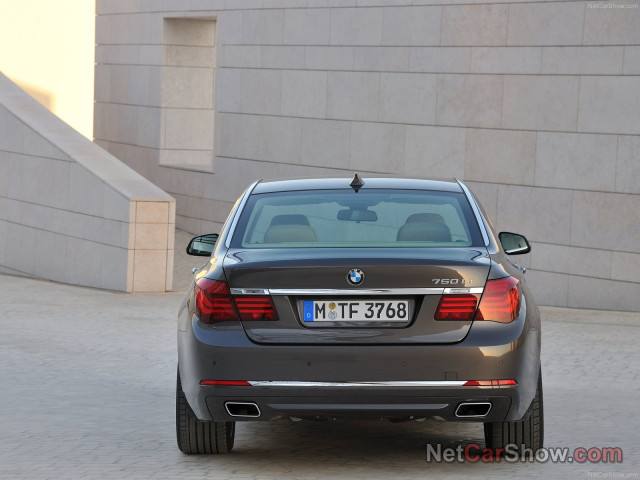 BMW 7-series фото