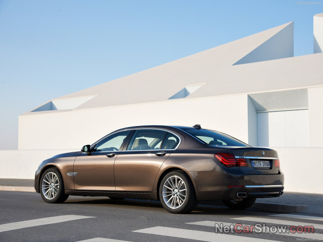 BMW 7-series фото