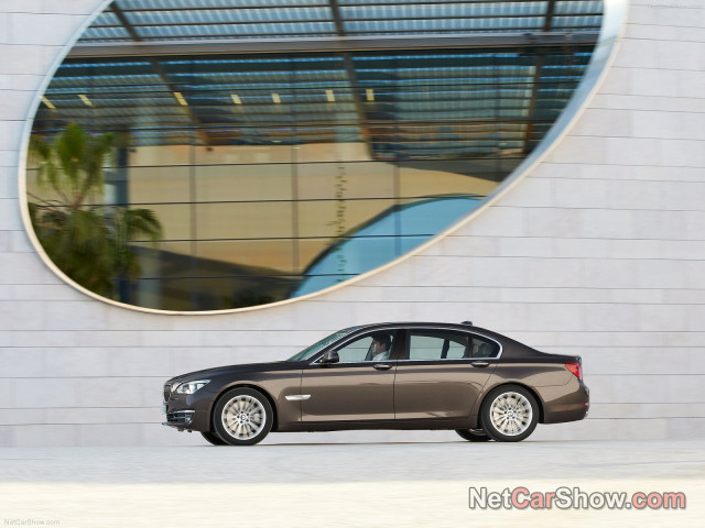 BMW 7-series фото