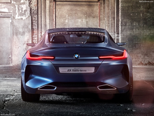 BMW 8-series G15 фото