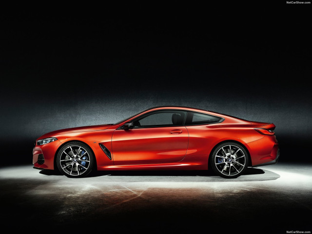 BMW 8-series G15 фото