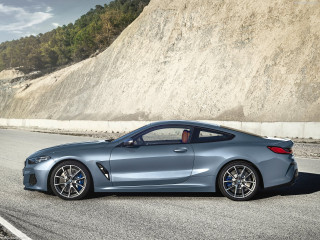 BMW 8-series G15 фото