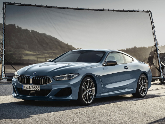 BMW 8-series G15 фото