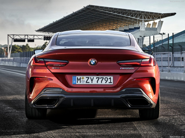 BMW 8-series G15 фото