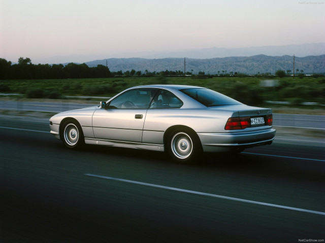 BMW 8-series фото