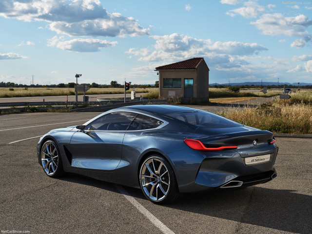 BMW 8-series фото