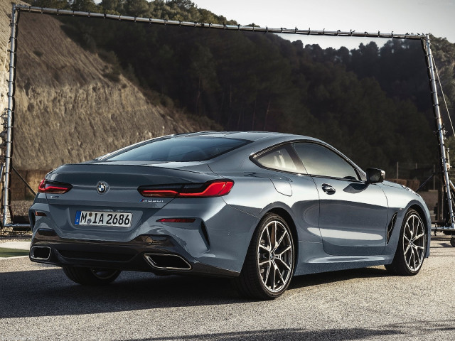 BMW 8-series фото