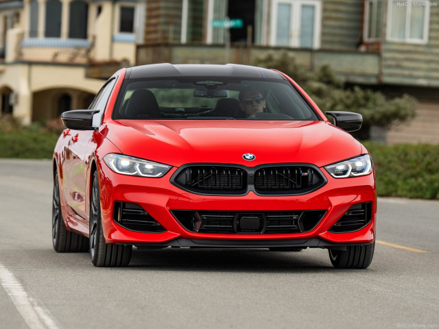 BMW 8-series фото