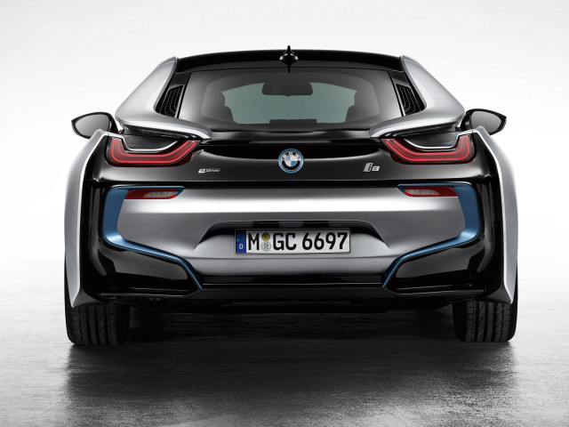 BMW i8 фото