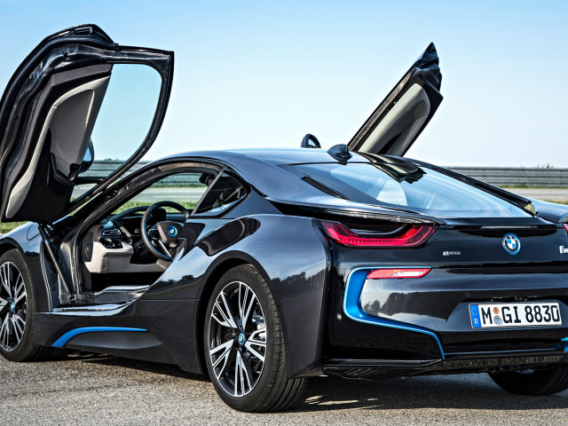 BMW i8 фото