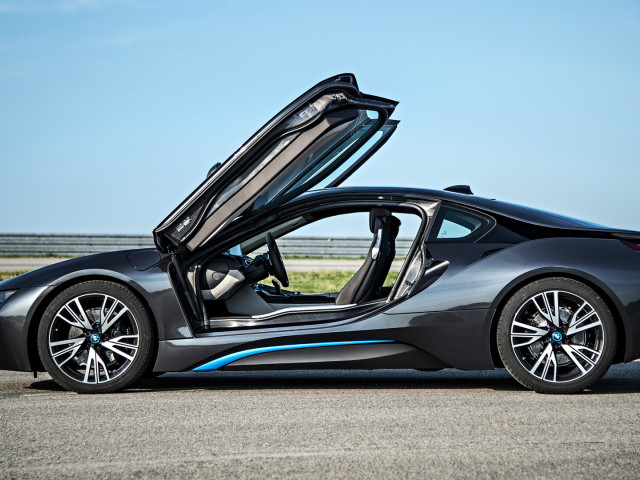 BMW i8 фото