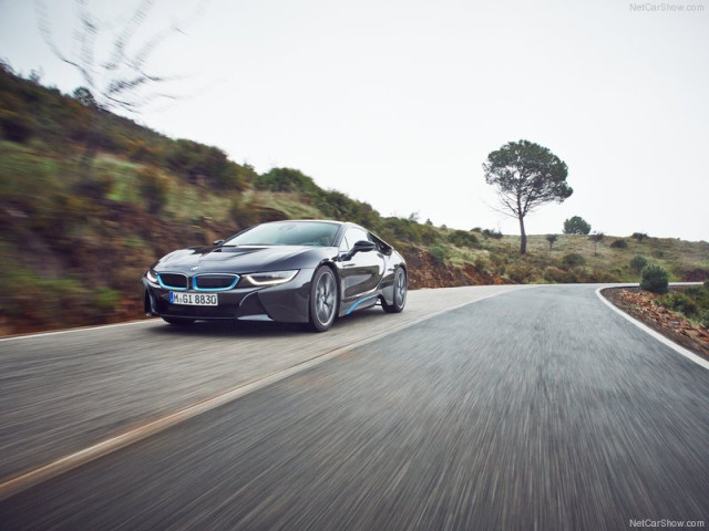 BMW i8 фото