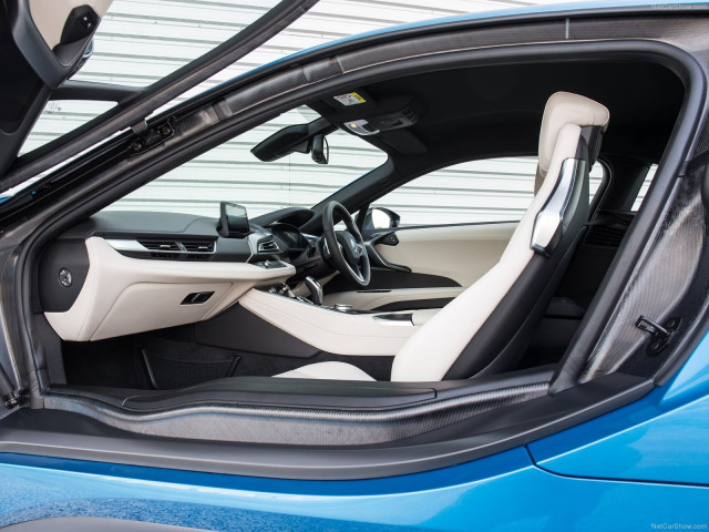 BMW i8 фото