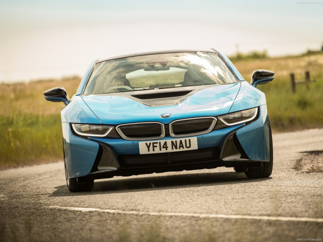 BMW i8 фото