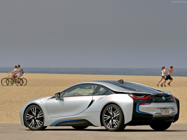 BMW i8 фото