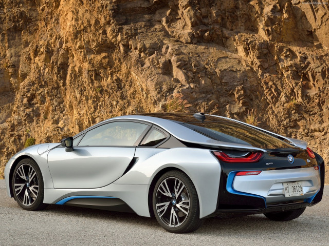 BMW i8 фото