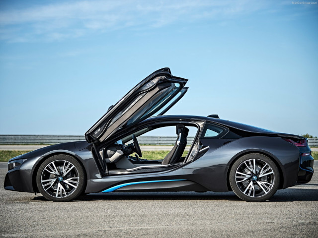 BMW i8 фото