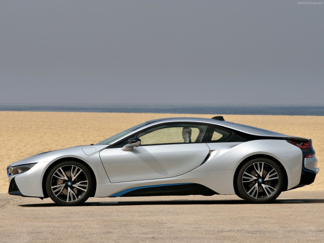 BMW i8 фото